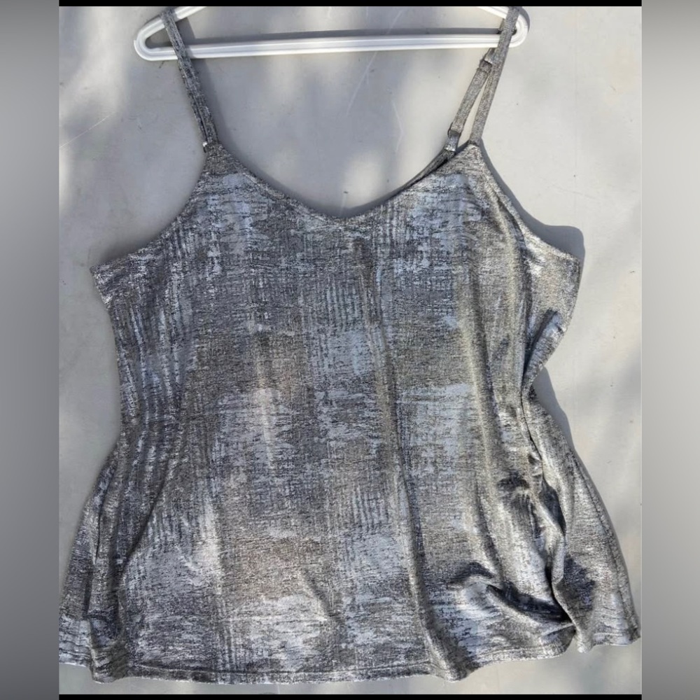Beautiful Torrid Size 2 (2X) Shimmery Tank Top Camisole Adjustable Straps NWT